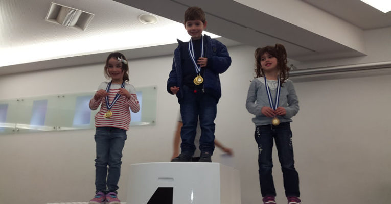 Τέσσερα χρυσά, δύο αργυρά και δύο χάλκινα μετάλλια στο 28ο Σχολικό Ατομικό Σκακιστικό Πρωτάθλημα