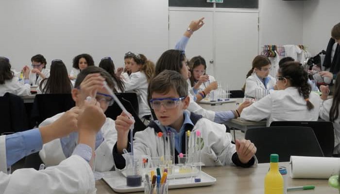 Οι μαθητές της ΣΤ΄ Δημοτικού στα μονοπάτια της Επιστήμης