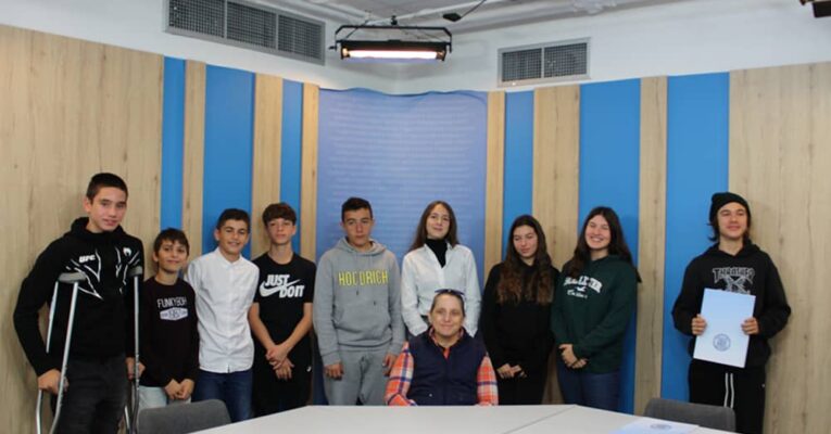 Οι μαθητές του Ομίλου Δημοσιογραφίας Γυμνασίου συναντούν την Παραολυμπιονίκη Δήμητρα Κοροκίδα στα επαγγελματικά στούντιο του Οργανισμού «Το Χαμόγελο του Παιδιού»