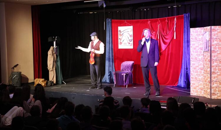 Θεατρική Παράσταση από το English Theatre Club σε μαθητές του Γυμνασίου