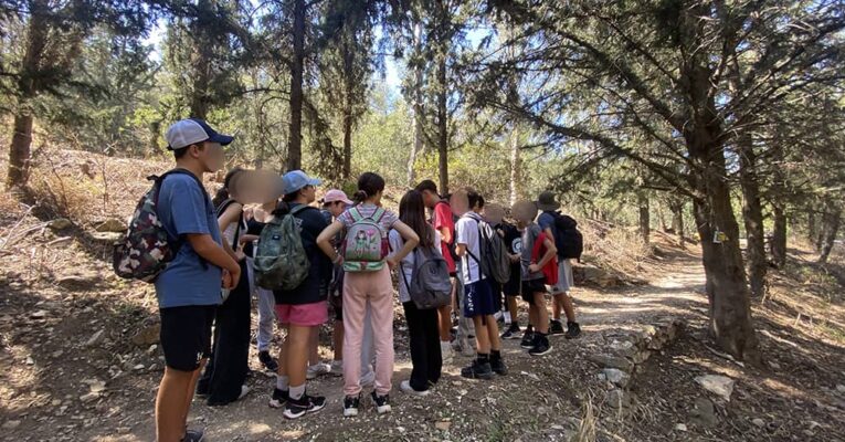 Οι μαθητές της α΄ και της β΄ Γυμνασίου σε περιβαλλοντική εξόρμηση στον Υμηττό