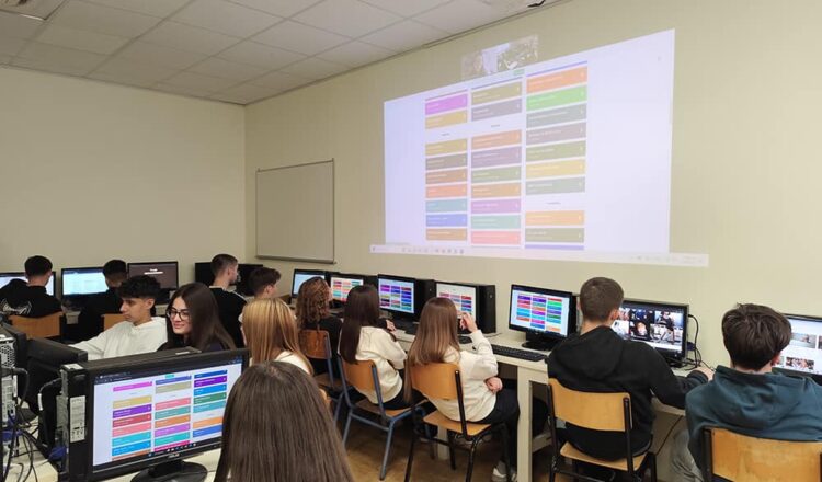 Παρουσίαση της διαδικτυακής πλατφόρμας Unifrog σε μαθητές του Προγράμματος GCE