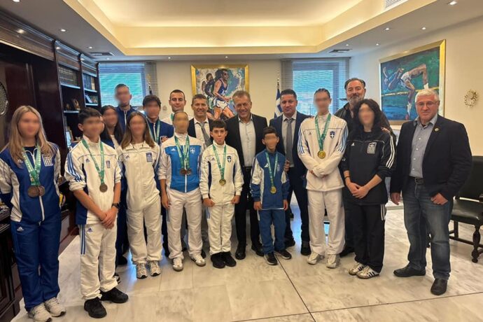 Μαθητής της Εκπαιδευτικής Αναγέννησης, ο Λάμπης Παυλόπουλος, τιμήθηκε από τον Υφυπουργό Αθλητισμού μαζί με την Εθνική Ομάδα Kung Fu