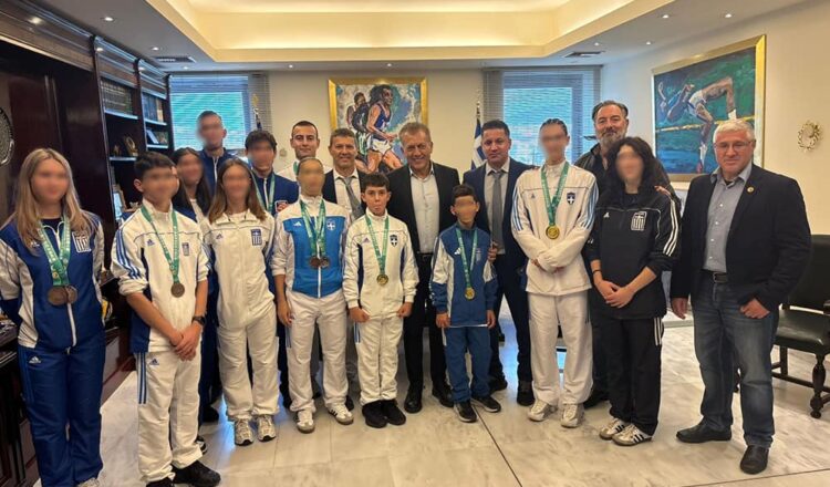 Μαθητής της Εκπαιδευτικής Αναγέννησης, ο Λάμπης Παυλόπουλος, τιμήθηκε από τον Υφυπουργό Αθλητισμού μαζί με την Εθνική Ομάδα Kung Fu