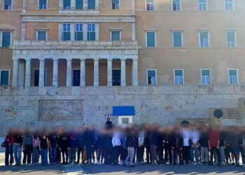 Βιώνοντας τη Δημοκρατία: Επίσκεψη της γ΄ Γυμνασίου στη Βουλή των Ελλήνων
