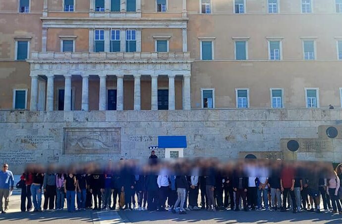 Βιώνοντας τη Δημοκρατία: Επίσκεψη της γ΄ Γυμνασίου στη Βουλή των Ελλήνων