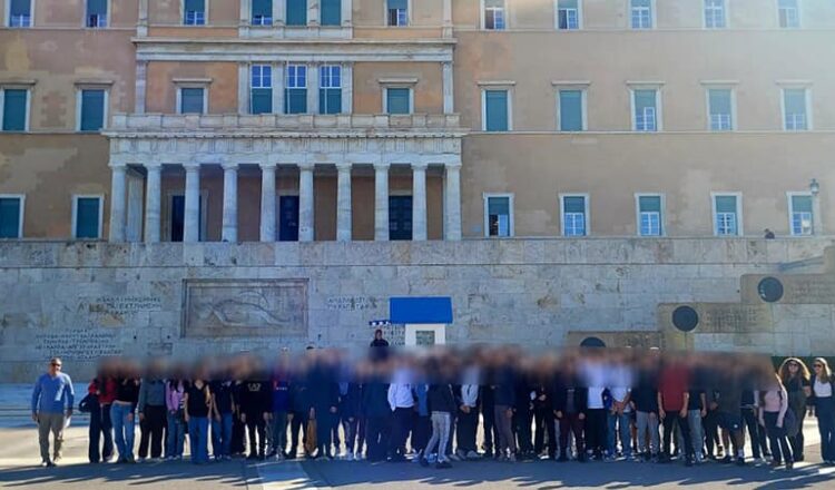 Βιώνοντας τη Δημοκρατία: Επίσκεψη της γ΄ Γυμνασίου στη Βουλή των Ελλήνων
