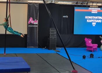 Η Νάντια Καπιτσάκη από την Εκπαιδευτική Αναγέννηση διακρίνεται στην παγκόσμια σκηνή της Aerial Gymnastics