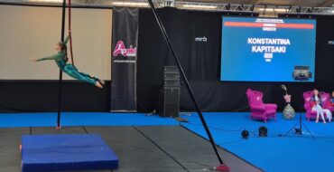 Η Νάντια Καπιτσάκη από την Εκπαιδευτική Αναγέννηση διακρίνεται στην παγκόσμια σκηνή της Aerial Gymnastics