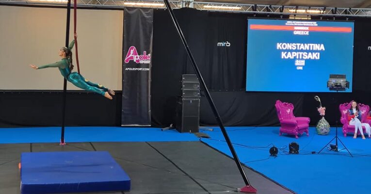 Η Νάντια Καπιτσάκη από την Εκπαιδευτική Αναγέννηση διακρίνεται στην παγκόσμια σκηνή της Aerial Gymnastics