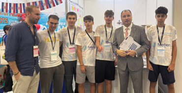 Αξιέπαινη και Δυναμική Παρουσία της Μαθητικής Ομάδας “Minders” της Εκπαιδευτικής Αναγέννησης στην Ολυμπιάδα Εκπαιδευτικής Ρομποτικής στη Σιγκαπούρη