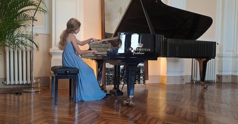 Η Πορεία Αριστείας της Μάγιας Χατζηκωνσταντίνου στο Πιάνο