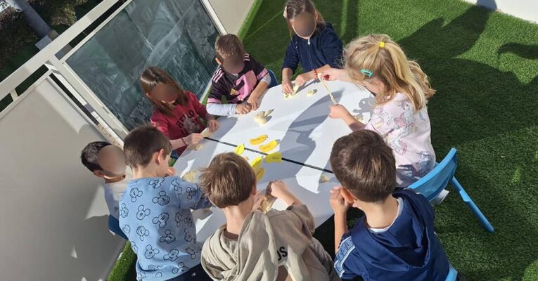 Δημιουργικές Ομάδες στο Νηπιαγωγείο μας: Ζυμαράκια και Ομαδική Συνεργασία!