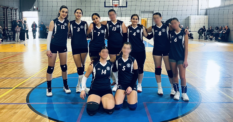 Δυναμική πρεμιέρα για την Ομάδα Βόλεϊ Κοριτσιών του Γυμνασίου μας στους ΑΣΙΣ