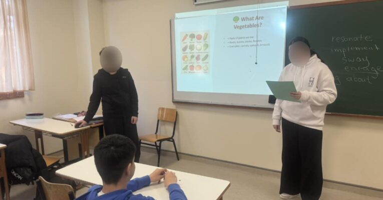 Διατροφική Πυραμίδα και Αγγλικά: Εκπαιδευτική Δραστηριότητα της Γ΄ Γυμνασίου