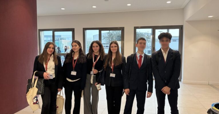 Μαθητές της Εκπαιδευτικής Αναγέννησης διαπρέπουν στο St. Catherine’s MUN