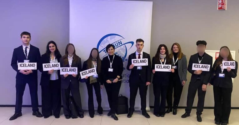 Δυναμική Παρουσία της Εκπαιδευτικής Αναγέννησης στο Παγκόσμιο Βήμα του THIMUN στη Χάγη