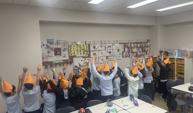 Χρώματα, Χαμόγελα και Μεταμφιέσεις: Η Α΄ Δημοτικού γιορτάζει την Αποκριά