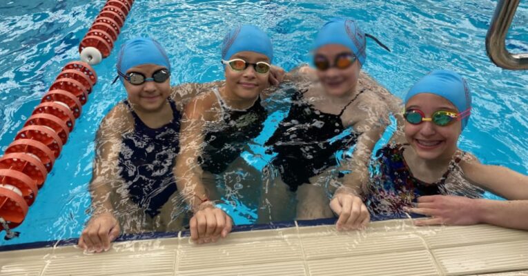 Χρυσό και Χάλκινο μετάλλιο για το Δημοτικό της Εκπαιδευτικής Αναγέννησης στους Αγώνες Κολύμβησης ΑΣΙΣ