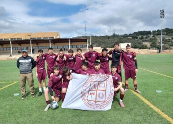 Ασημένιο μετάλλιο για την Ομάδα Ποδοσφαίρου Γυμνασίου της Εκπαιδευτικής Αναγέννησης στο Πρωτάθλημα ΑΣΙΣ