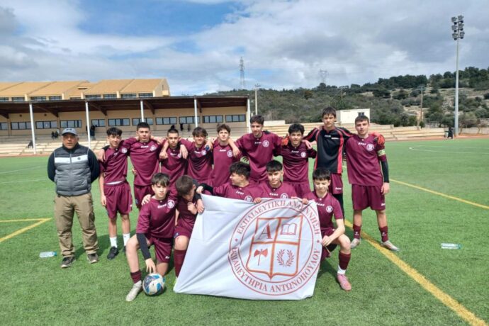 Ασημένιο μετάλλιο για την Ομάδα Ποδοσφαίρου Γυμνασίου της Εκπαιδευτικής Αναγέννησης στο Πρωτάθλημα ΑΣΙΣ