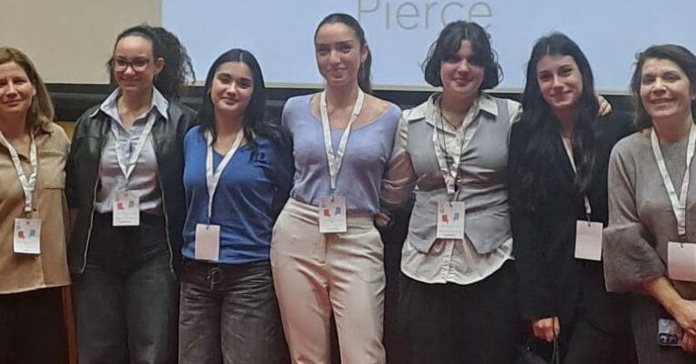 Τριπλή Διάκριση για την Εκπαιδευτική Αναγέννηση στον Τελικό των Πανελλήνιων Αγώνων Ρητορικής Τέχνης Pierce 2026