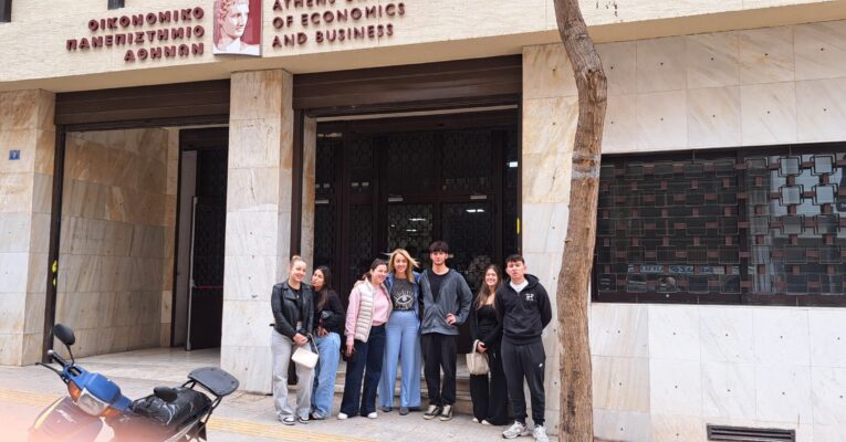 Μαθητές της Εκπαιδευτικής Αναγέννησης στον τελικό του Διαγωνισμού Οικονομικών «ΕΡΜΗΣ»