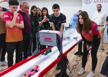 Στους Παγκόσμιους Τελικούς STEM Racing 2026 η ομάδα της Εκπαιδευτικής Αναγέννησης