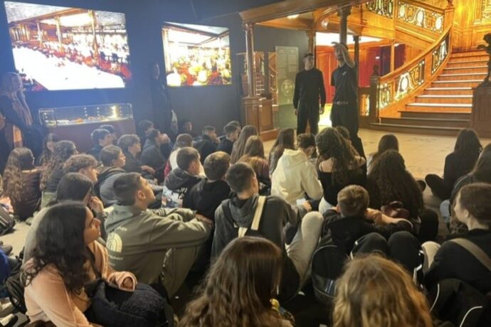 Ένα ταξίδι στην ιστορία του Τιτανικού: Οι μαθητές της Α΄ Λυκείου σε μια καθηλωτική διαδραστική εμπειρία