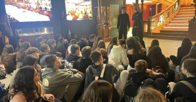 Ένα ταξίδι στην ιστορία του Τιτανικού: Οι μαθητές της Α΄ Λυκείου σε μια καθηλωτική διαδραστική εμπειρία